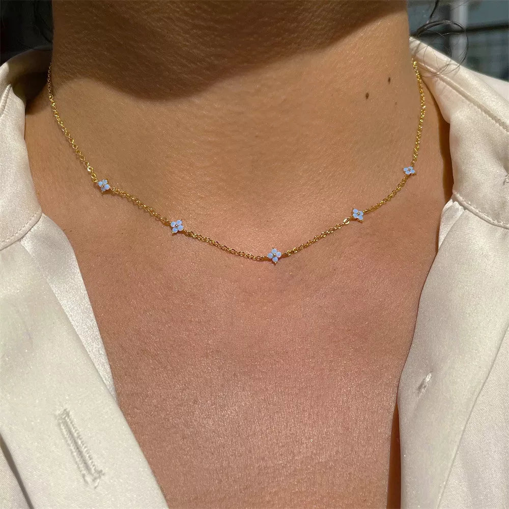 Dainty tiny flowers necklace 610348