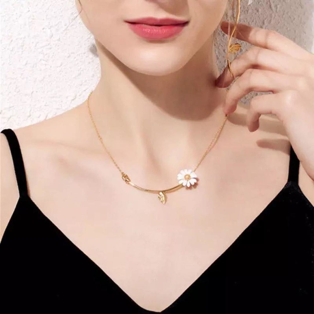 Azadeh Daisy and Leaf Necklace
