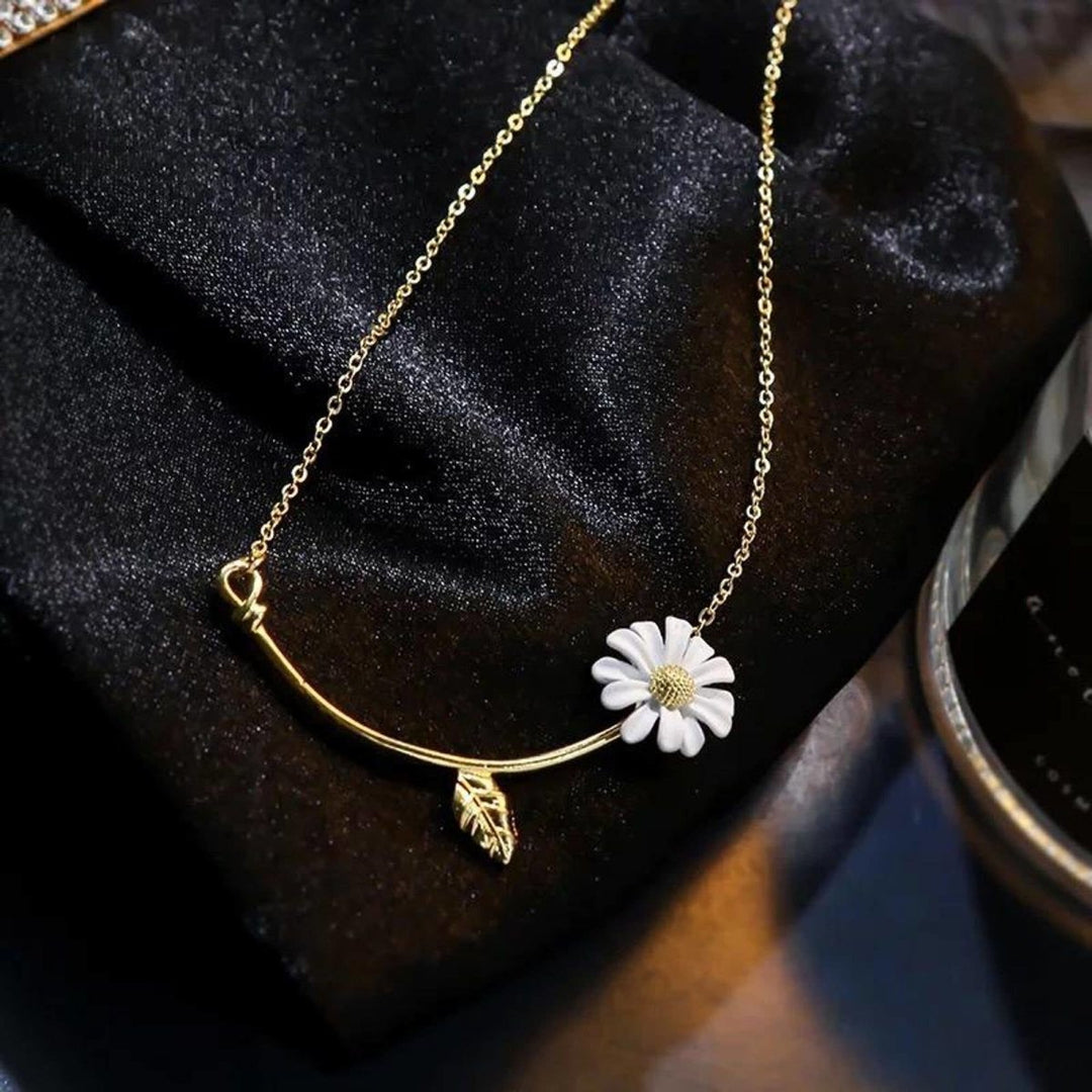 Azadeh Daisy and Leaf Necklace
