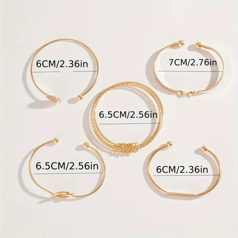 Delicate Charm Bracelet in Gold