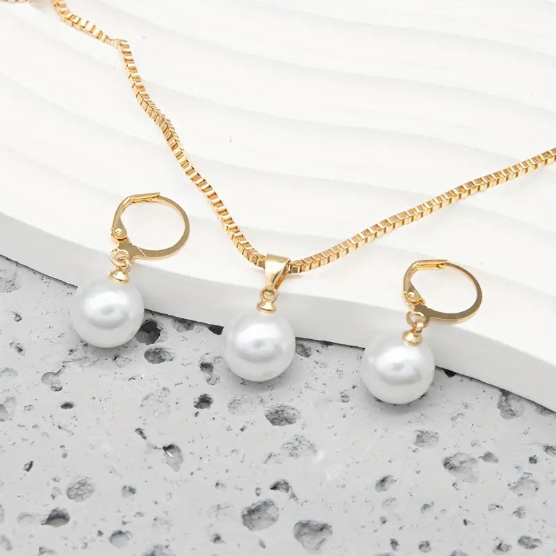 Classic Pearl Jewellery Set in Gold