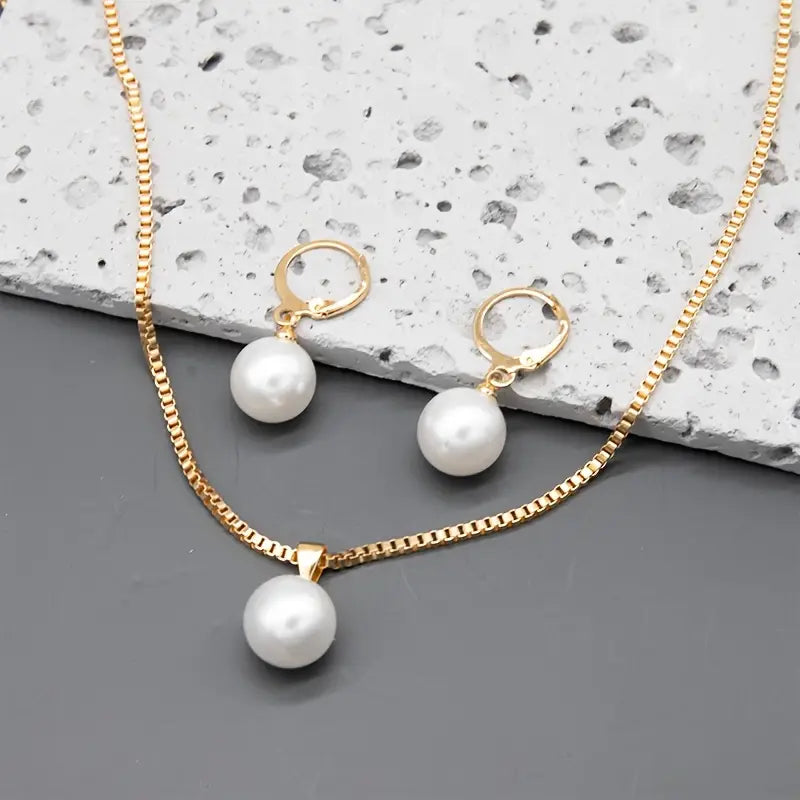 Classic Pearl Jewellery Set in Gold