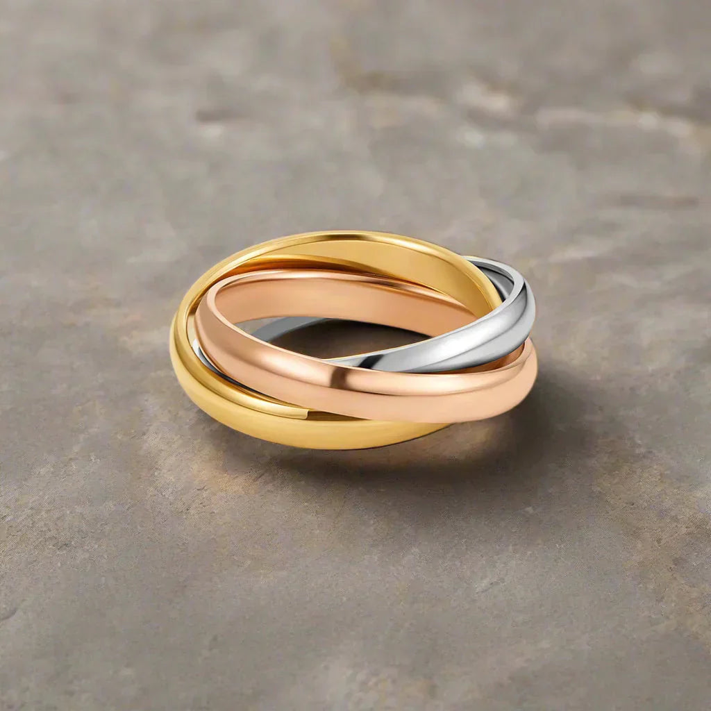 Luxurious Band Ring in Gold