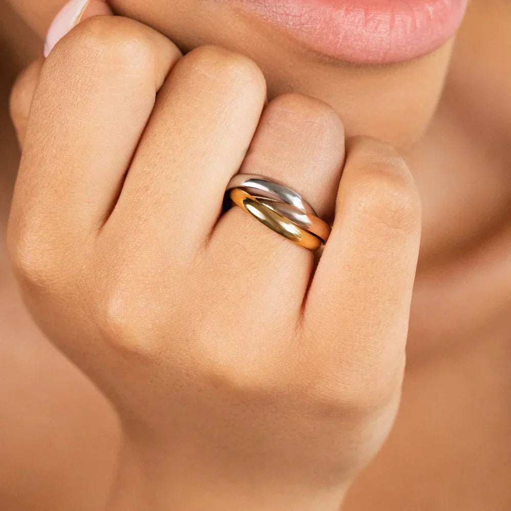 Luxurious Band Ring in Gold