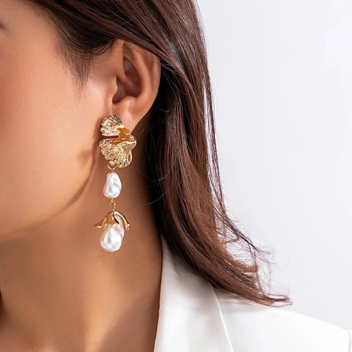 Floral pearl blooming earrings