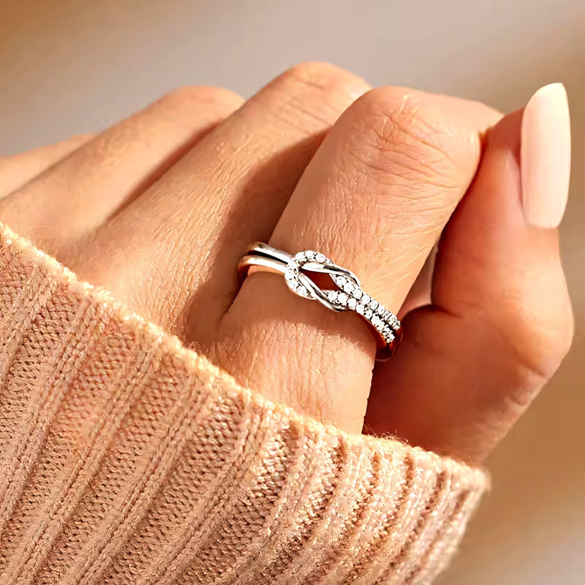Forever connected knot ring