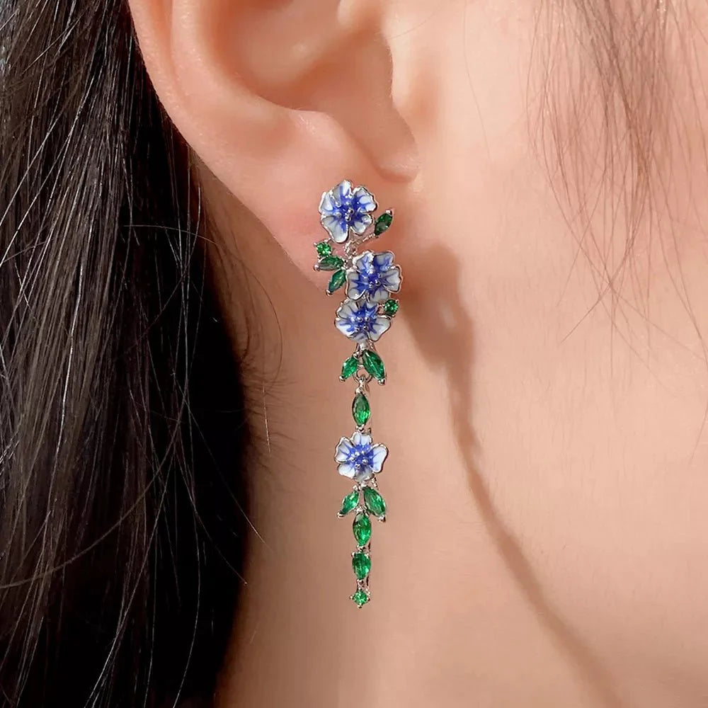 Glossy blue floral dangling earrings 932495