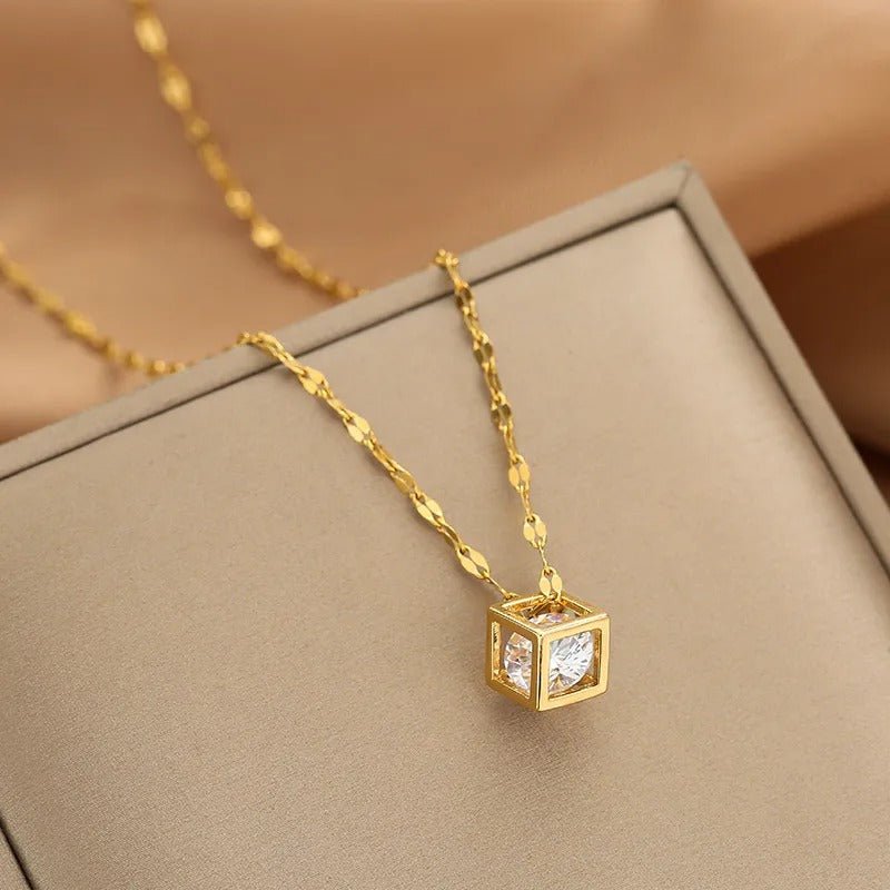 Iconic dainty necklace collection