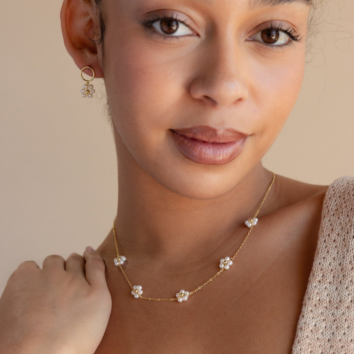 Pearl daisy necklace pearl flower necklace