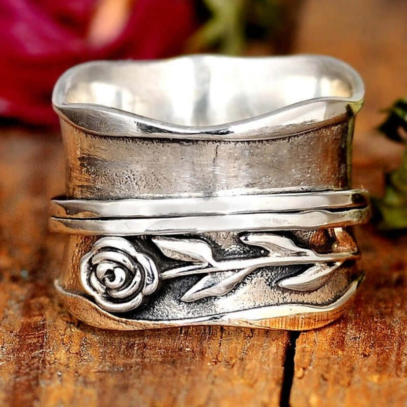 Sparkling Vintage Statement Ring in Silver