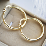 Load image into Gallery viewer, Elegant Vintage Hoop Earrings in Gold
