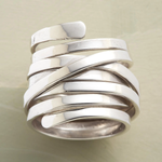 Load image into Gallery viewer, Luxurious Vintage Statement Ring in Silver
