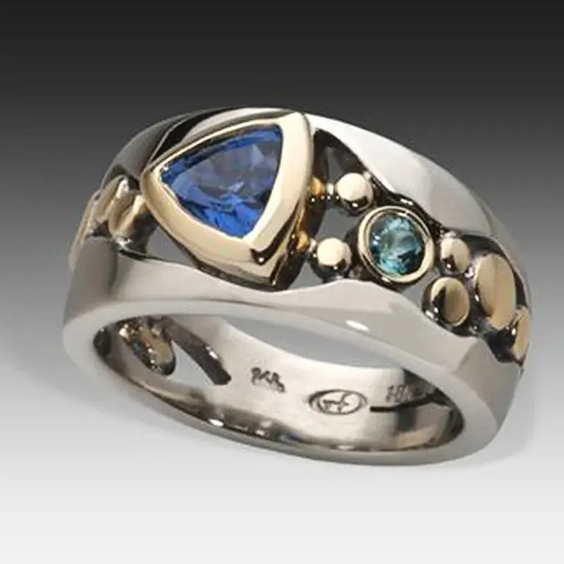 Luxurious blue crystal vintage ring