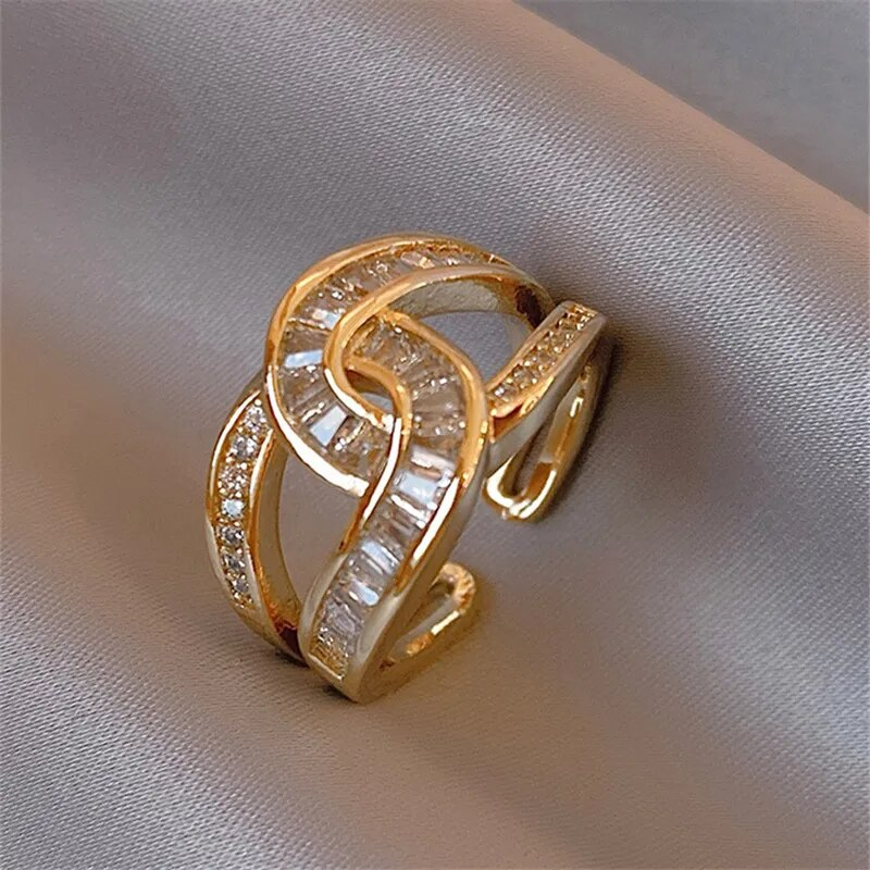 Classic Crystal Knotted Ring in Gold
