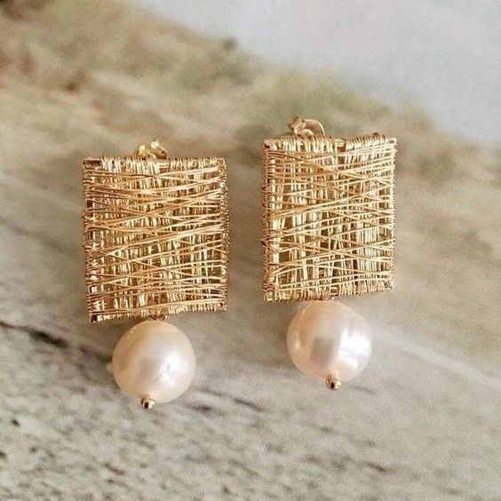 Classic Pearl Vintage Earrings in Gold