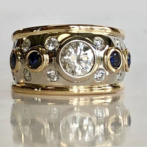 Sparkling Zirconia Vintage Ring in Gold