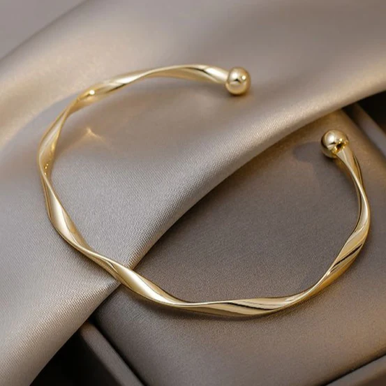 Dainty Charm Bracelet in Gold