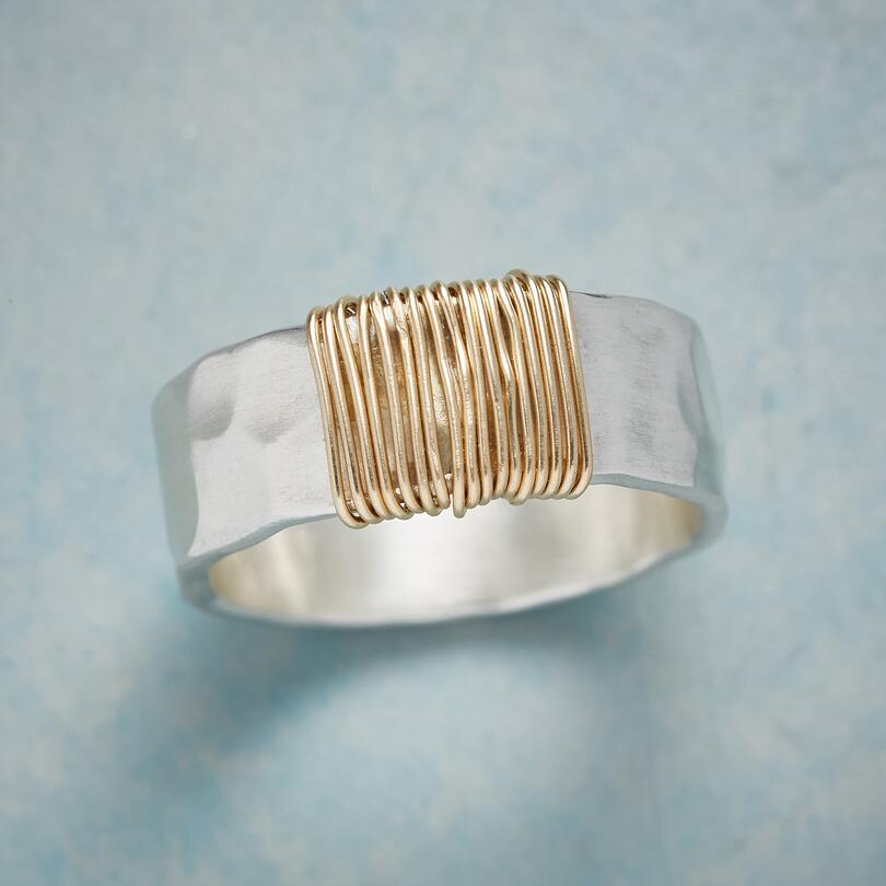 Luxurious Vintage Statement Ring in Gold