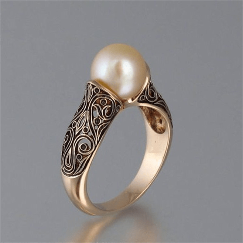 Classic Pearl Vintage Ring in Gold