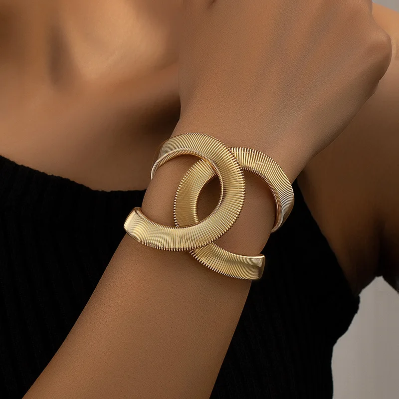 Delicate Charm Bracelet in Gold