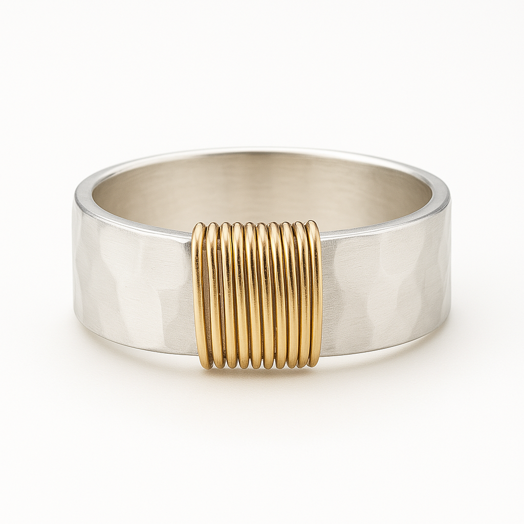 Luxurious Vintage Statement Ring in Gold