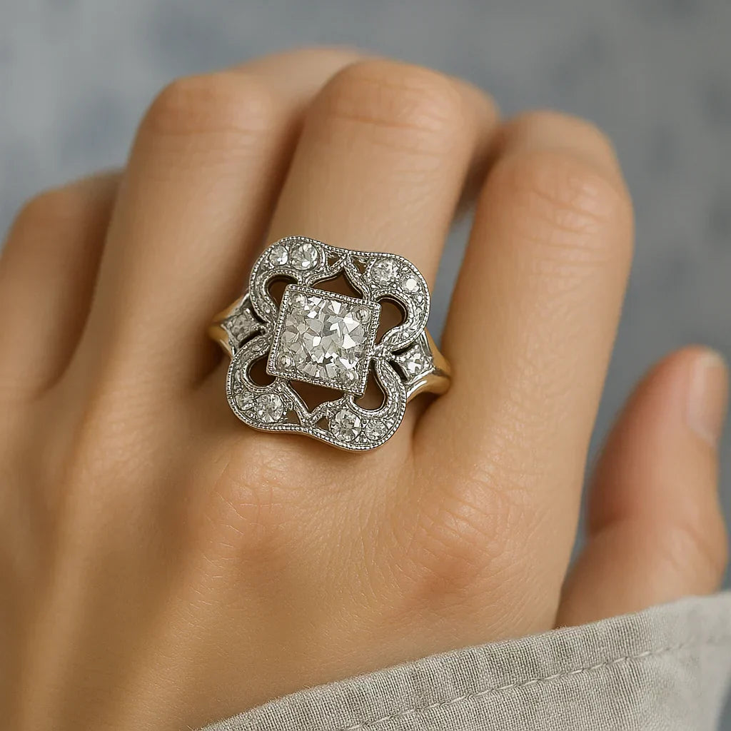 Dainty Zirconia Vintage Ring in Gold