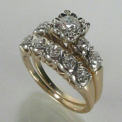 Sparkling Vintage Statement Ring in Gold