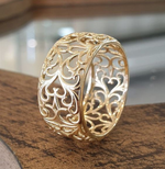 Load image into Gallery viewer, Dainty Vintage Statement Ring in Gold
