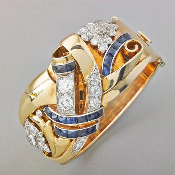 Luxurious zirconia vintage ring in gold