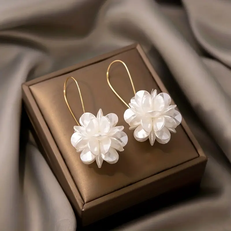 Chic White Blossom Earrings