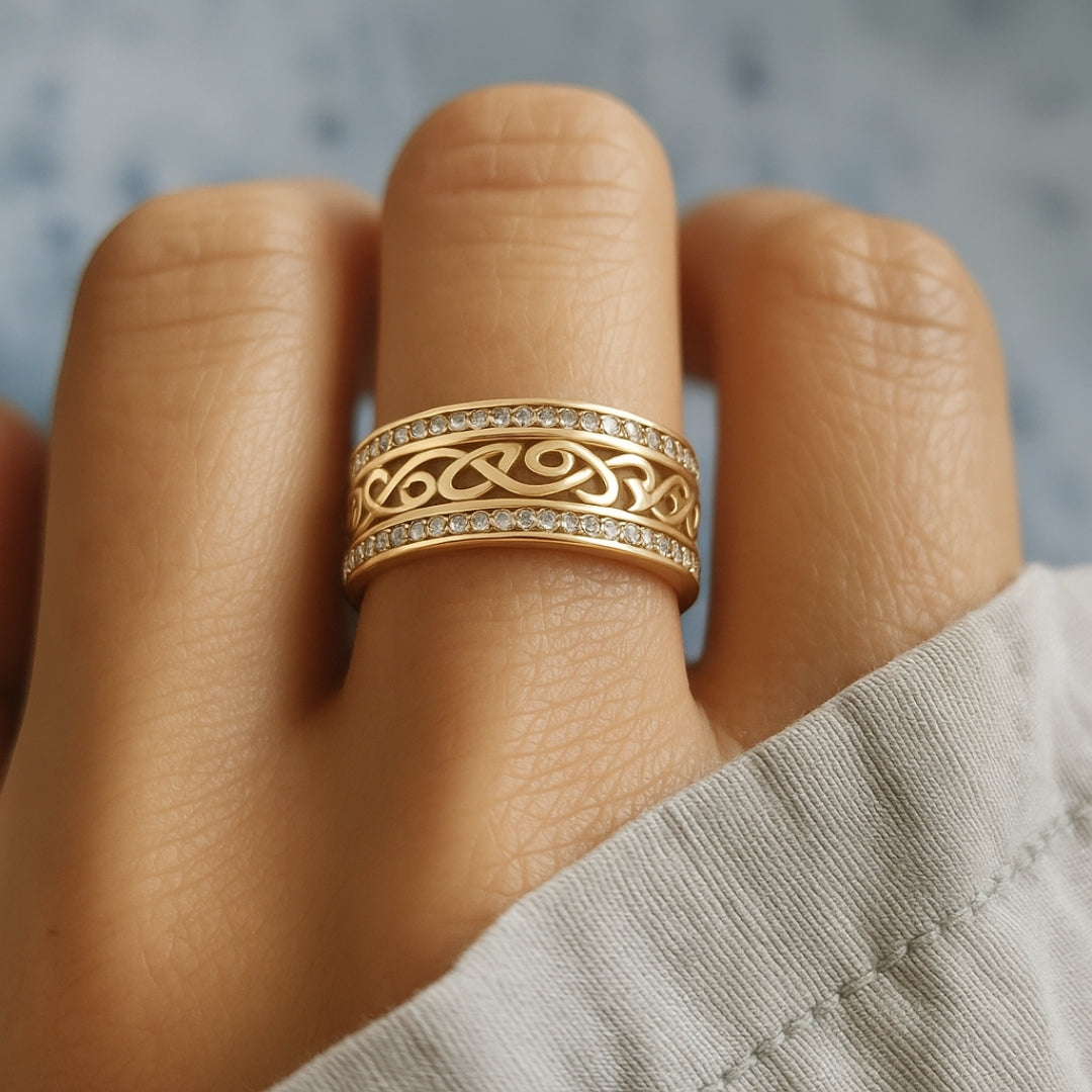 Sparkling Statement Ring in Gold