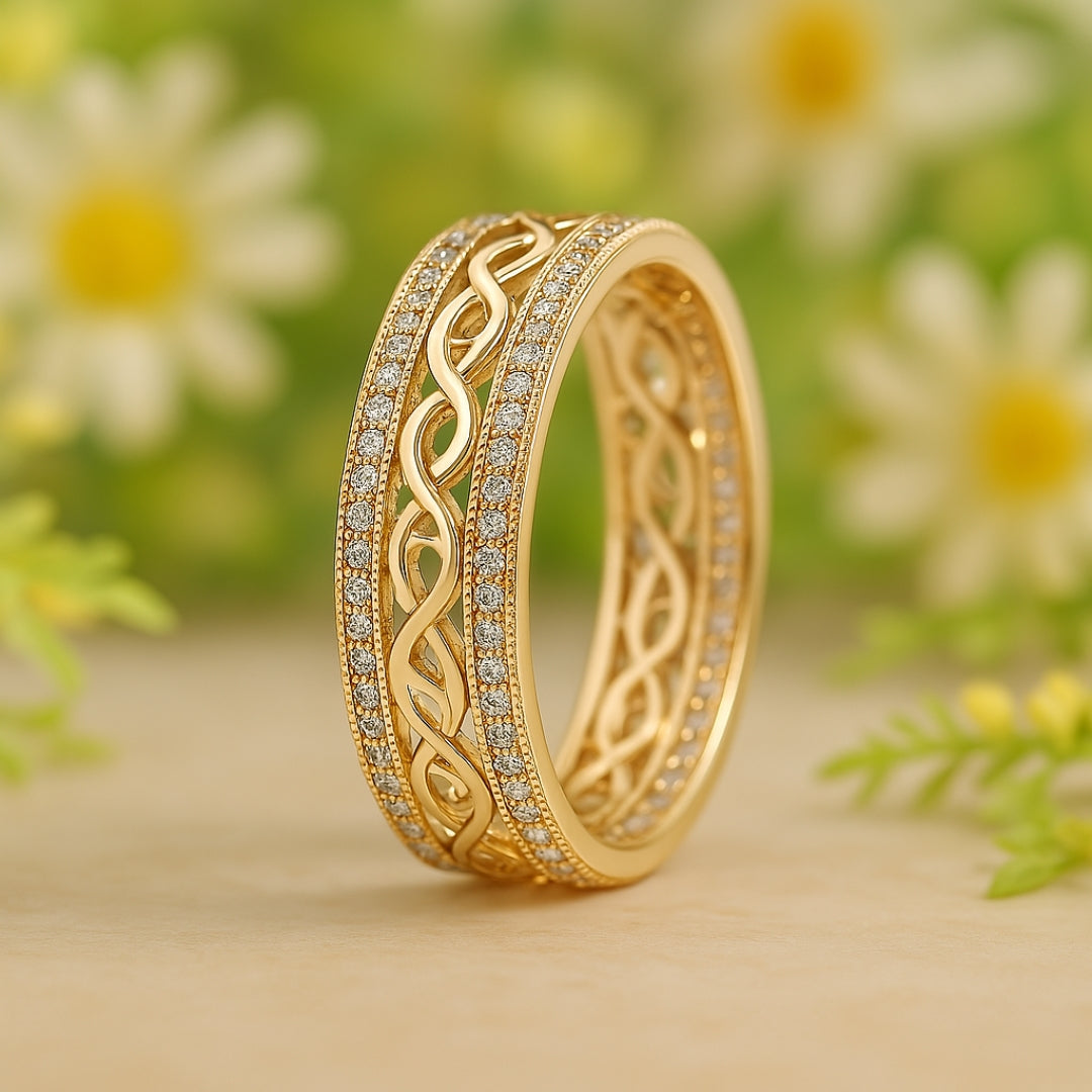 Sparkling Statement Ring in Gold