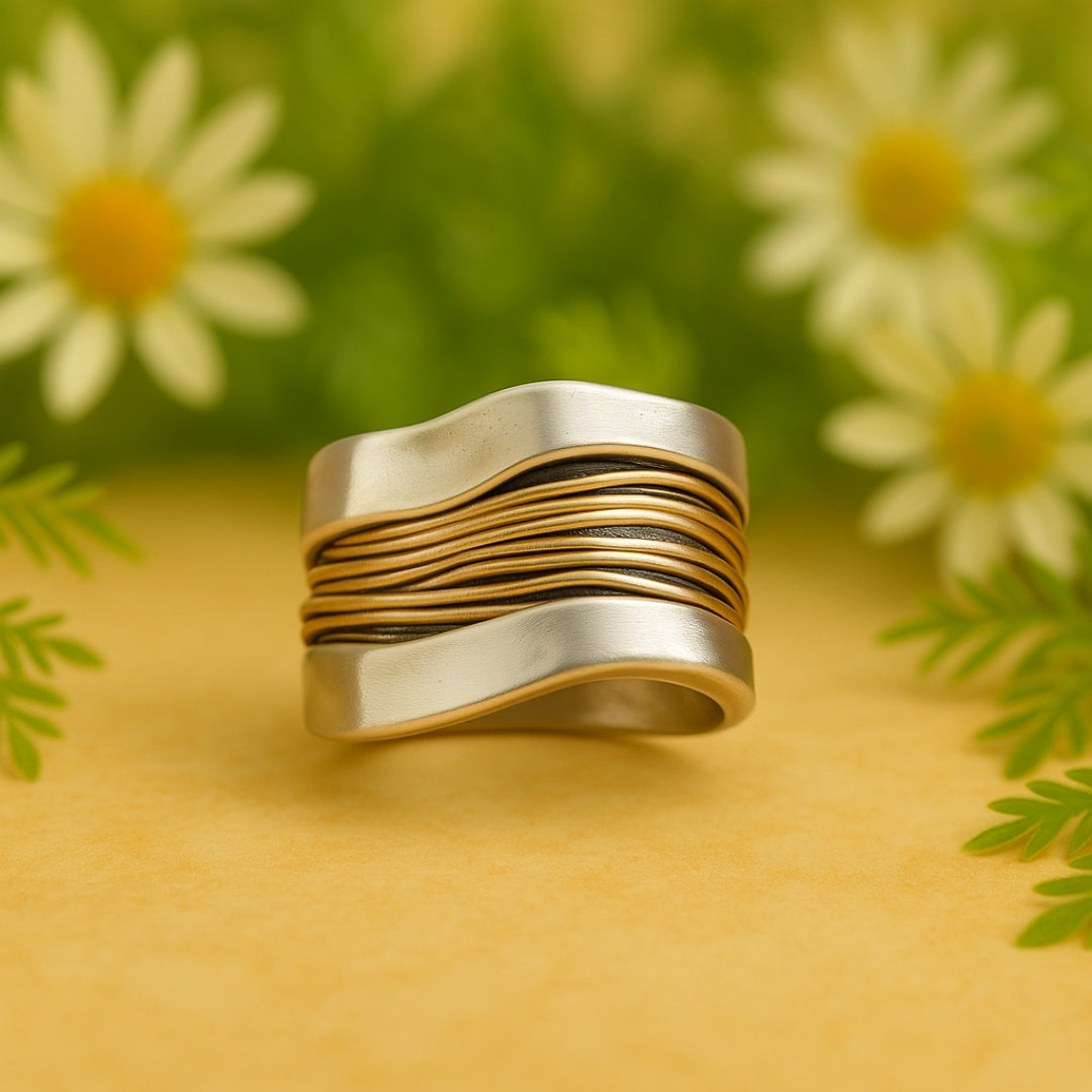 Dainty Statement Ring in Gold