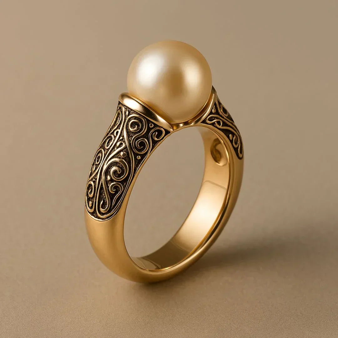 Romantic pearl vintage ring in gold