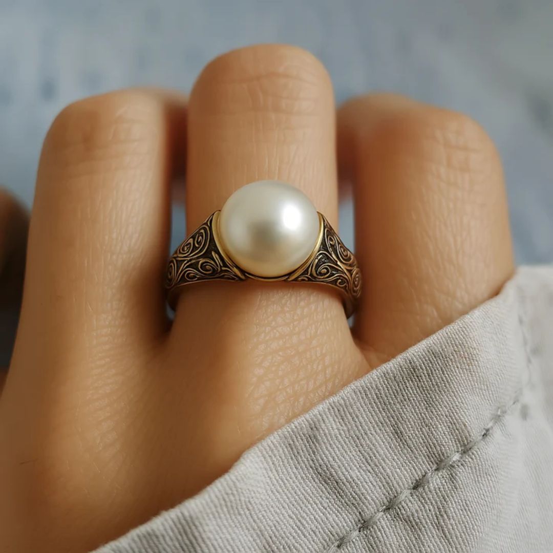 Classic Pearl Vintage Ring in Gold