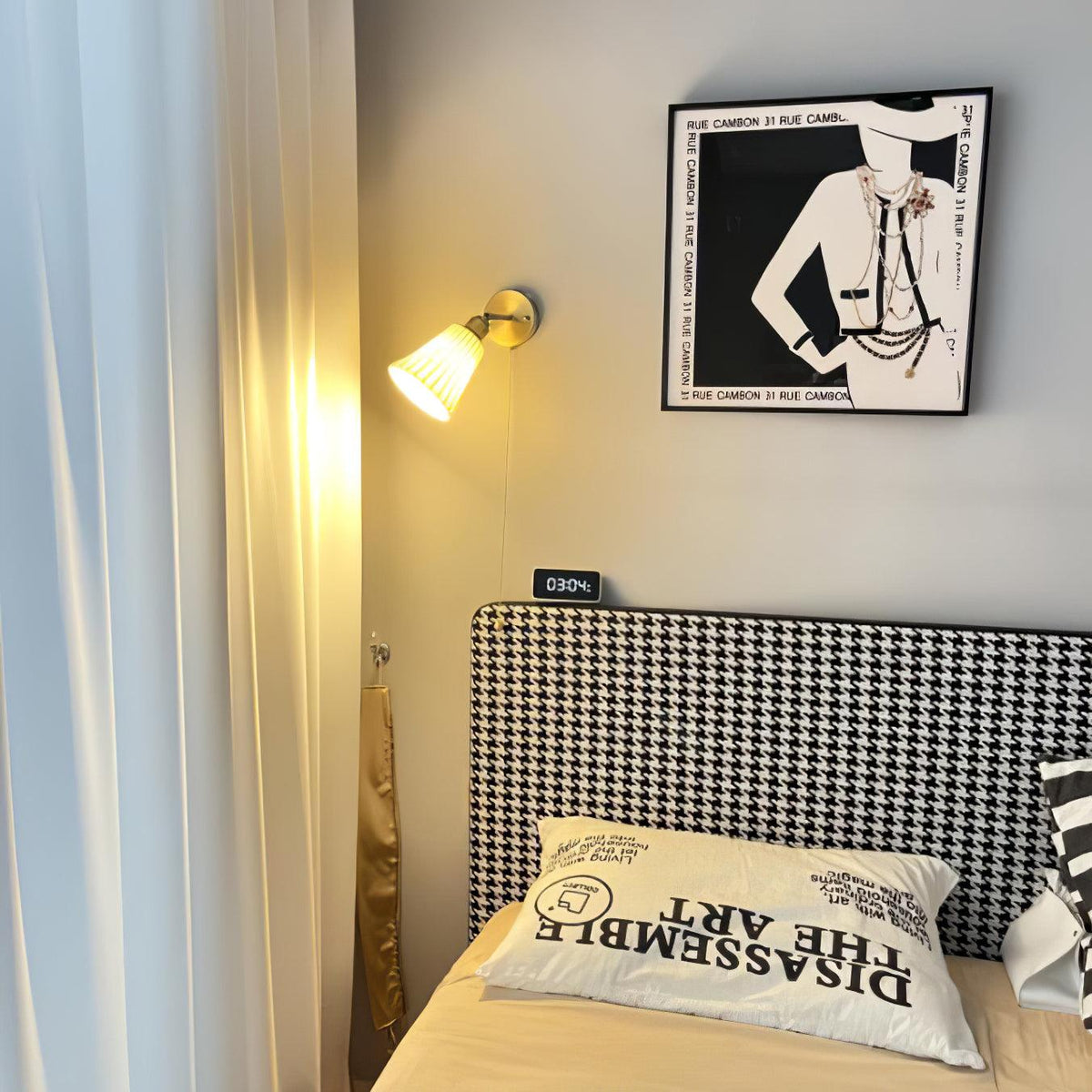 Nøordka Light Bespoke Wall Light Fixture ∅ 5.5″ x H 9.8″ / Dia 14cm x H 25cm / Brass &amp; White Ceramic Trumpet Ceramic Polished Brass Wall Light