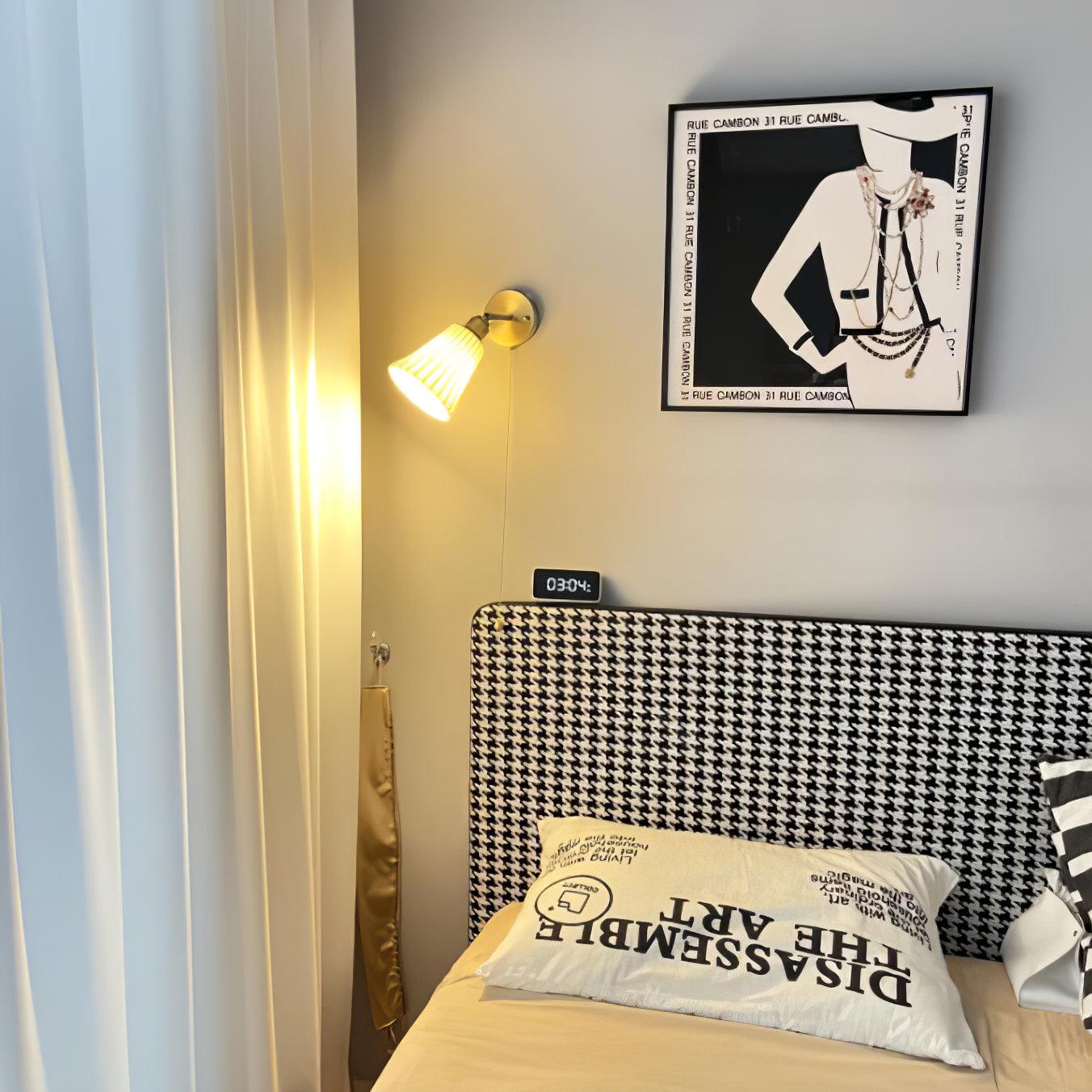 Nøordka Light Bespoke Wall Light Fixture ∅ 5.5″ x H 9.8″ / Dia 14cm x H 25cm / Brass & White Ceramic Trumpet Ceramic Polished Brass Wall Light