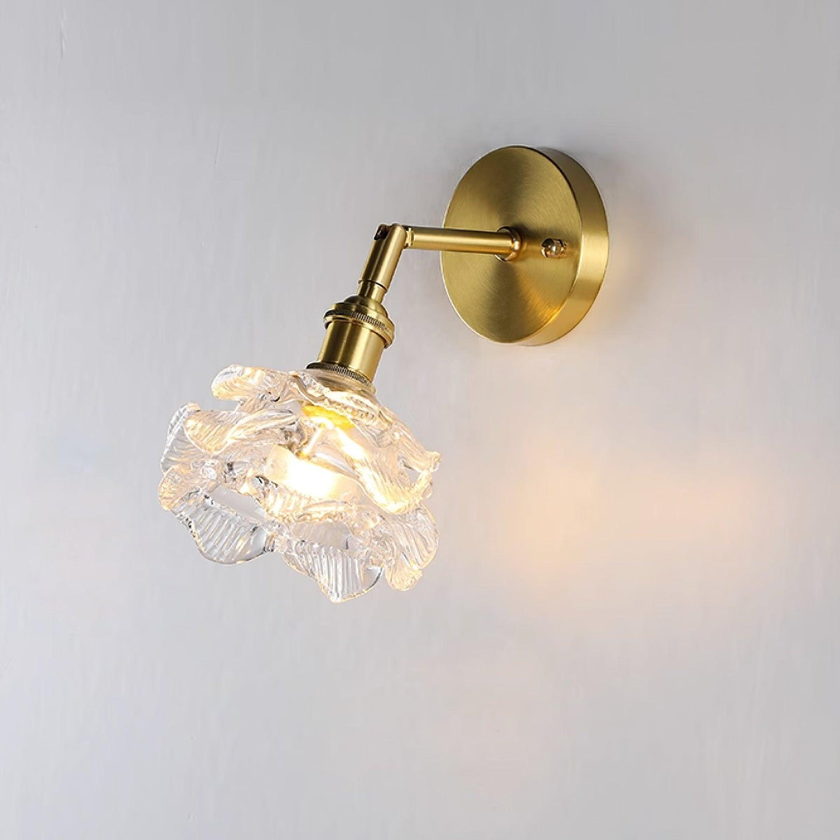 Nøordka Light Bespoke Wall Light Fixture ∅ 5.9″ x H 8.6″/ Dia 15cm x H 22cm / Brass &amp; Clear Brass Knurled Finish Wall Sconce For Living Room