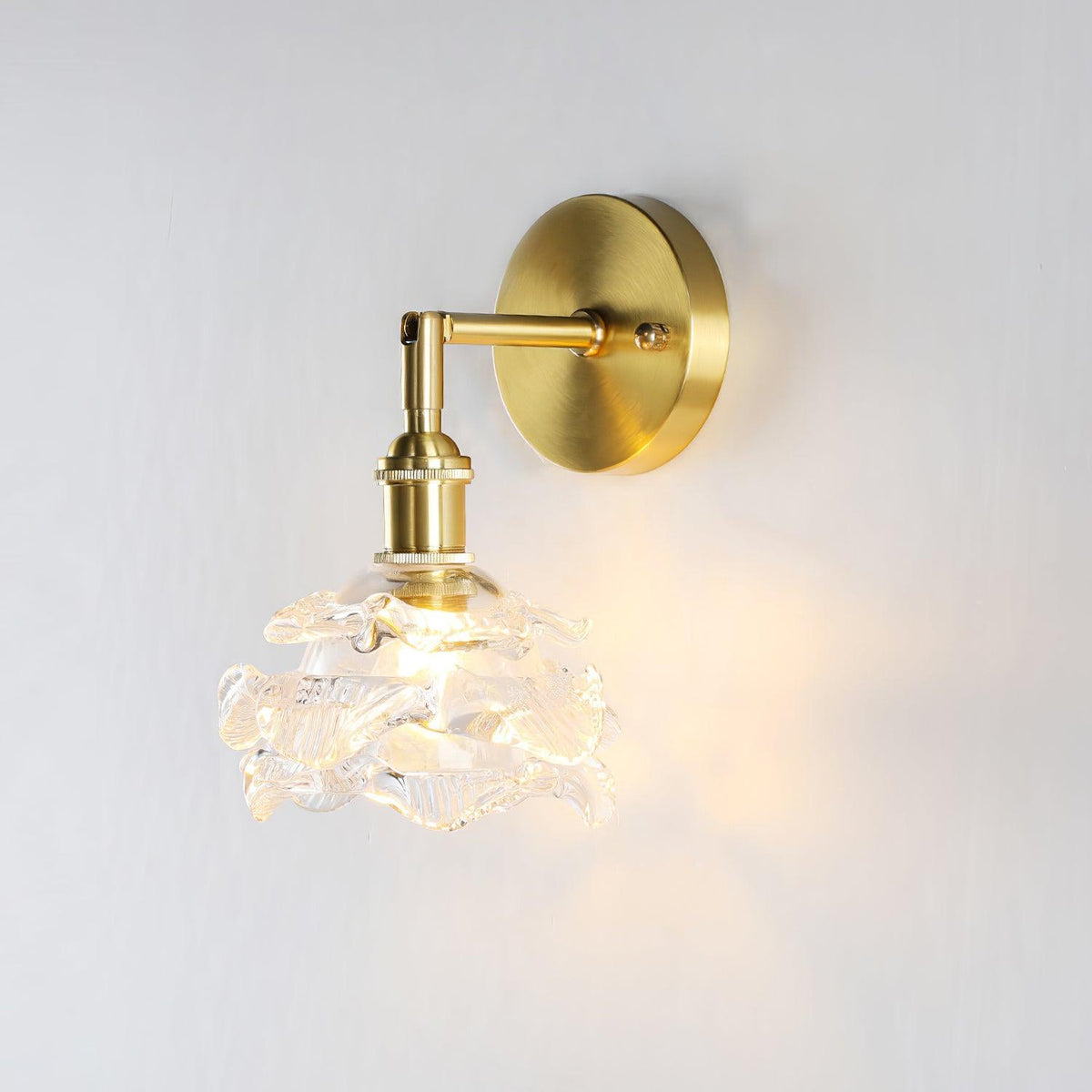 Nøordka Light Bespoke Wall Light Fixture ∅ 5.9″ x H 8.6″/ Dia 15cm x H 22cm / Brass &amp; Clear Brass Knurled Finish Wall Sconce For Living Room