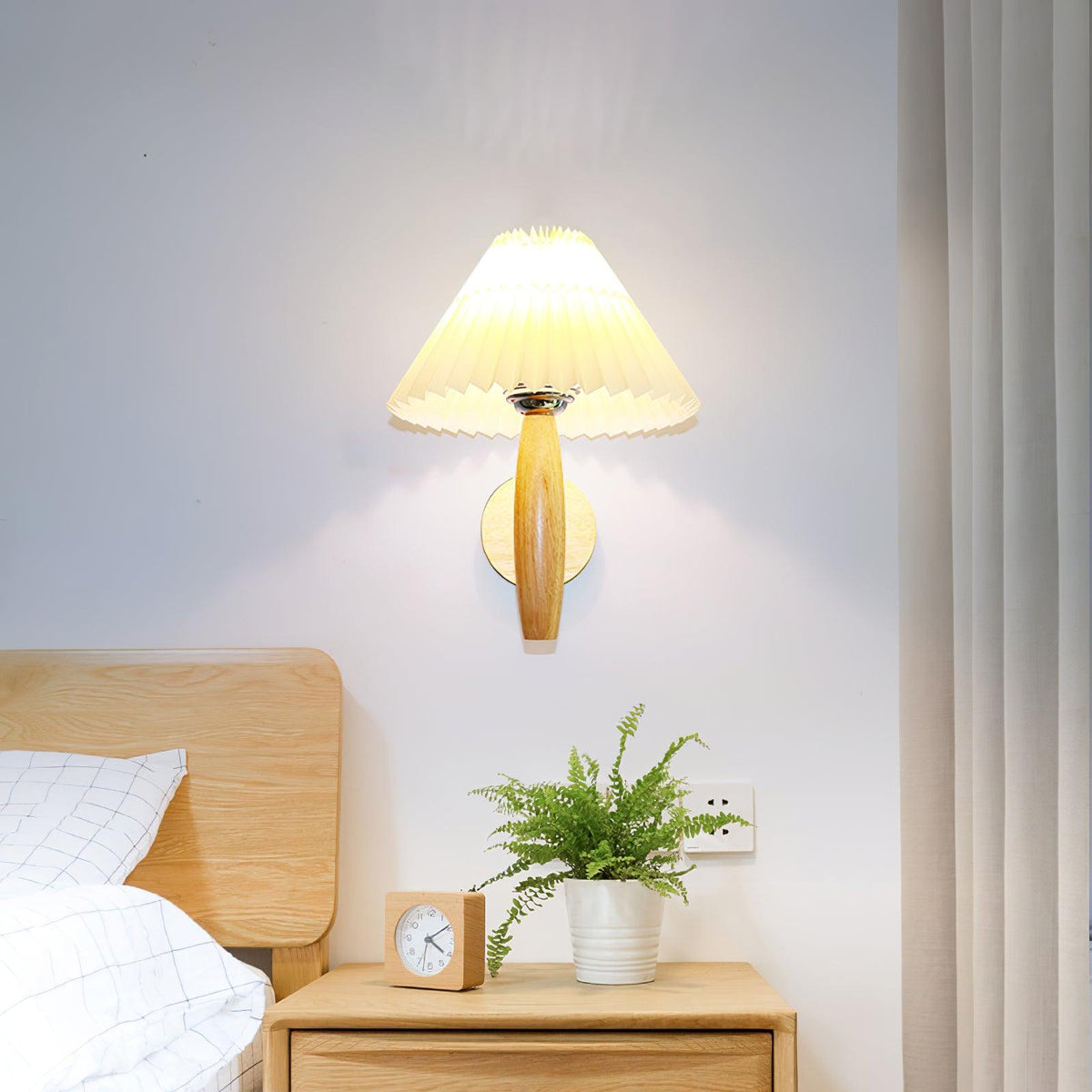 Nøordka Light Bespoke Wall Light Fixture ∅ 9.1″ x H 12.2″ / Dia 23cm x H 31cm / Natural oak &amp; White Pleated Oak Contemporary Design Wall Light