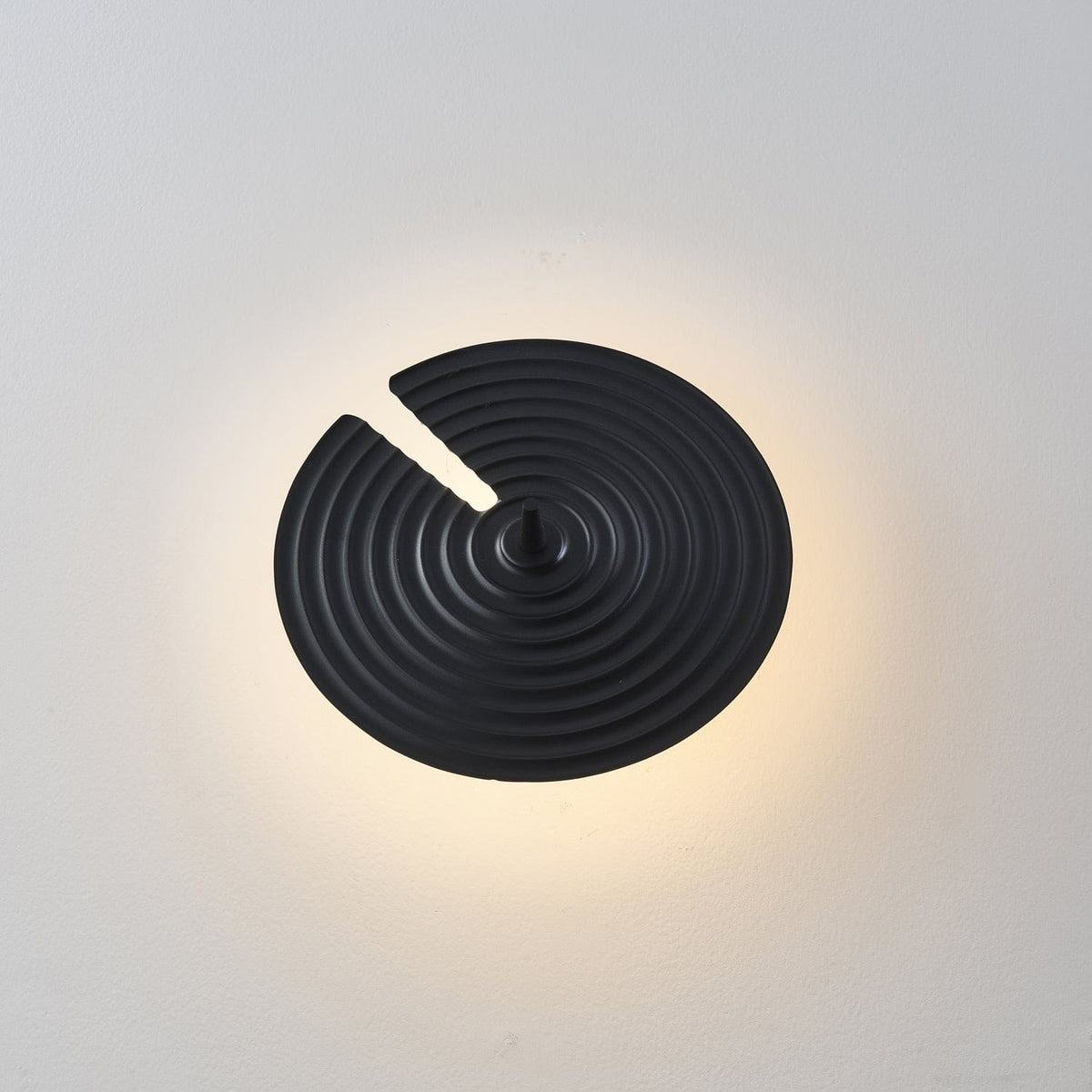 Nøordka Light Bespoke Wall Light Fixture Round Rotating Shade Brass Finish Wall Lamp