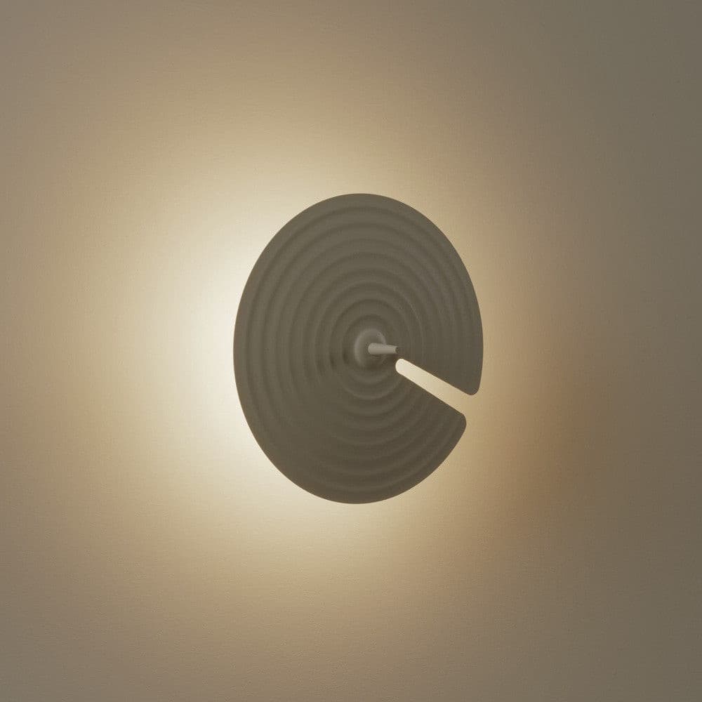 Nøordka Light Bespoke Wall Light Fixture Round Rotating Shade Brass Finish Wall Lamp