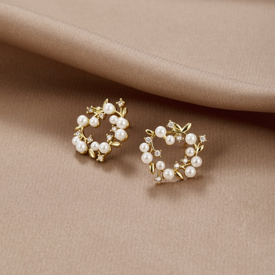 Carmenta Pearl and Crystal Wreath Earrings