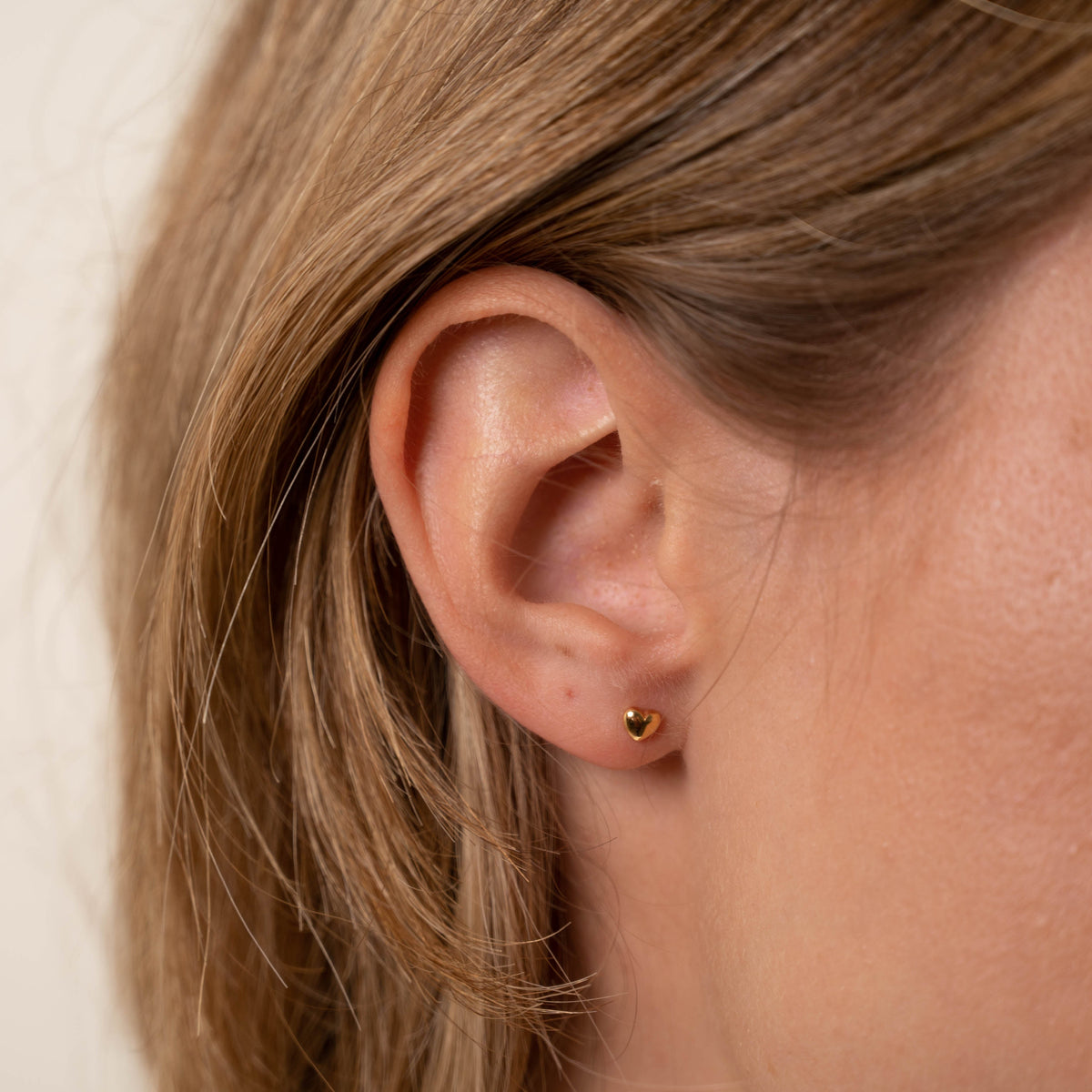 Puffed heart golden stud earring 2