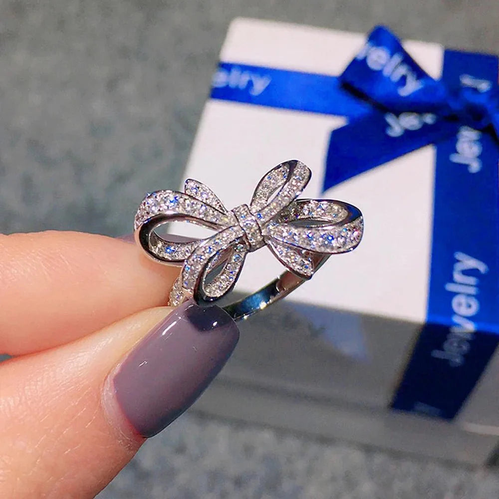 Romantic bow shaped diamond ring 848980
