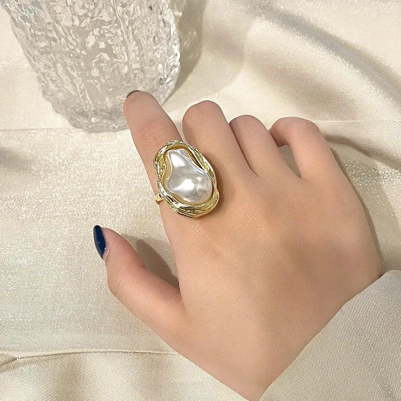 Statement gold accented pearl ring 578393