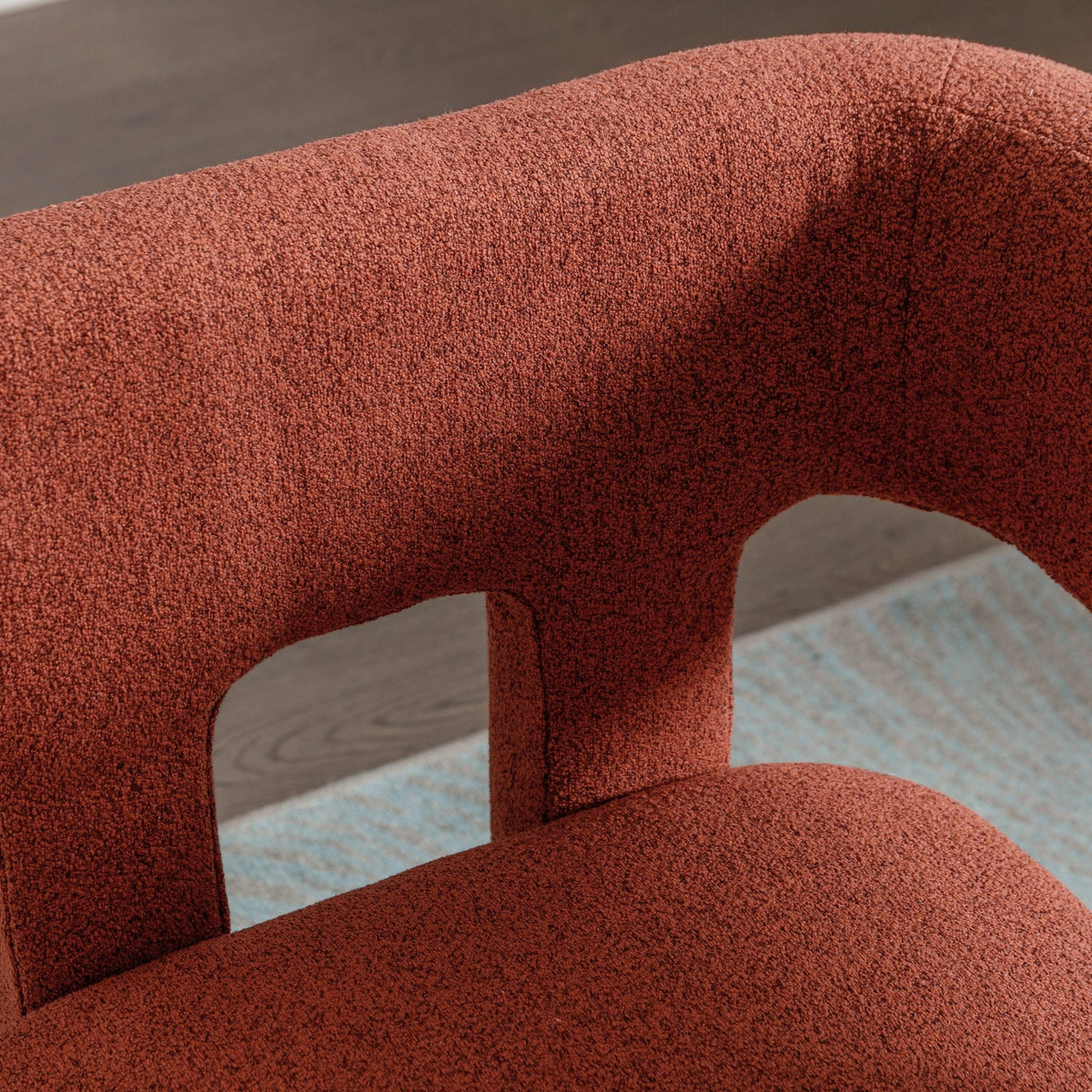 THE FURNITURE CO. Accent Chair Modern Orange Linen Accent Chair with Curved Backrest and Soft Upholstery