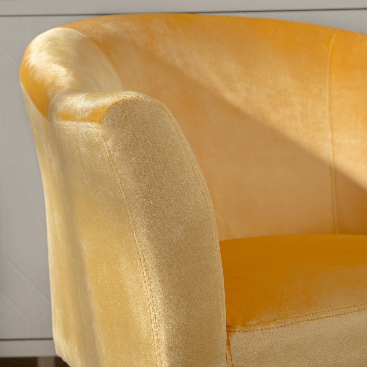 THE FURNITURE CO. Accent Chair Modern Yellow Italian Velvet Armchair with Gold Metal Legs