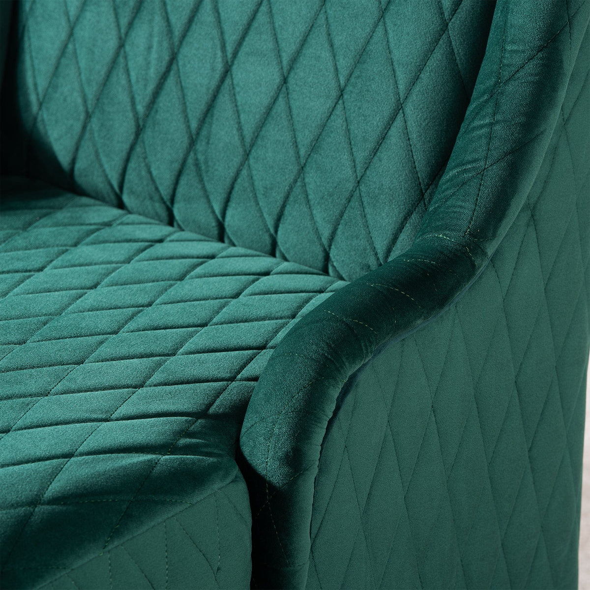THE FURNITURE CO. Accent Chair Wide High-Back Velvet Accent Chair In Retro Green