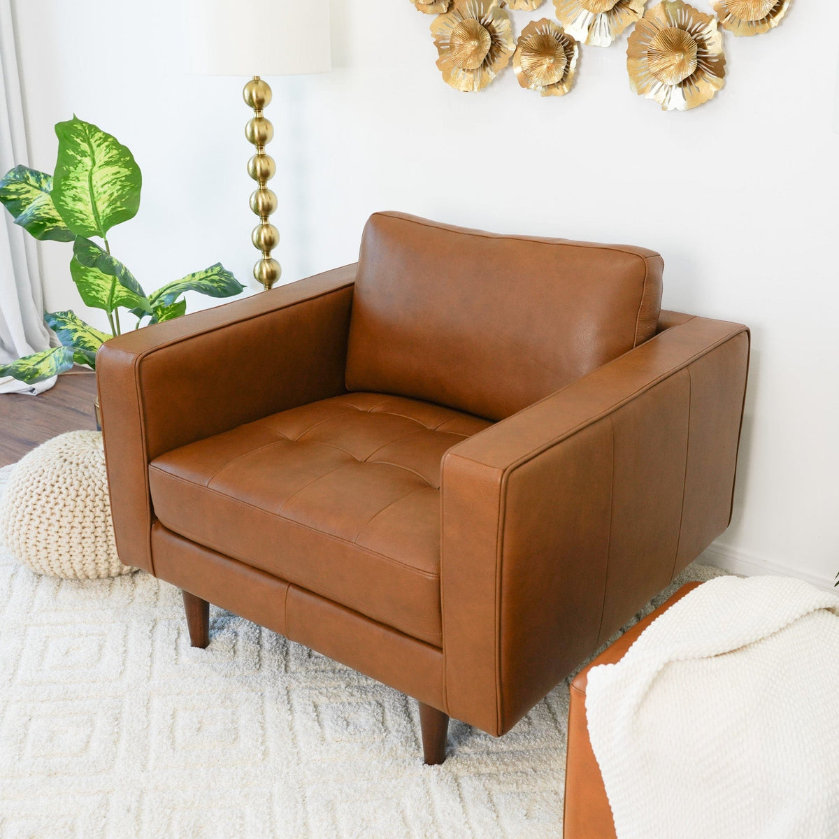 THE FURNITURE CO. Lounge Chairs Elegant Tan Leather Lounge Chair for Stylish Living Spaces